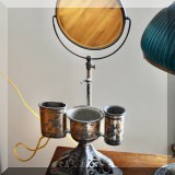 DM07. Shaving stand.